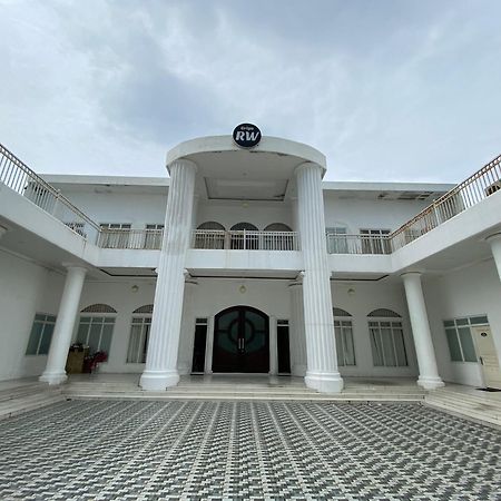 Griya Rw Family Guest House Redpartner Surakarta  Ngoại thất bức ảnh