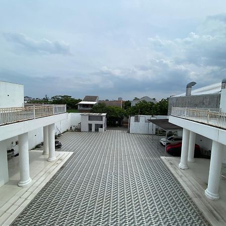 Griya Rw Family Guest House Redpartner Surakarta  Ngoại thất bức ảnh