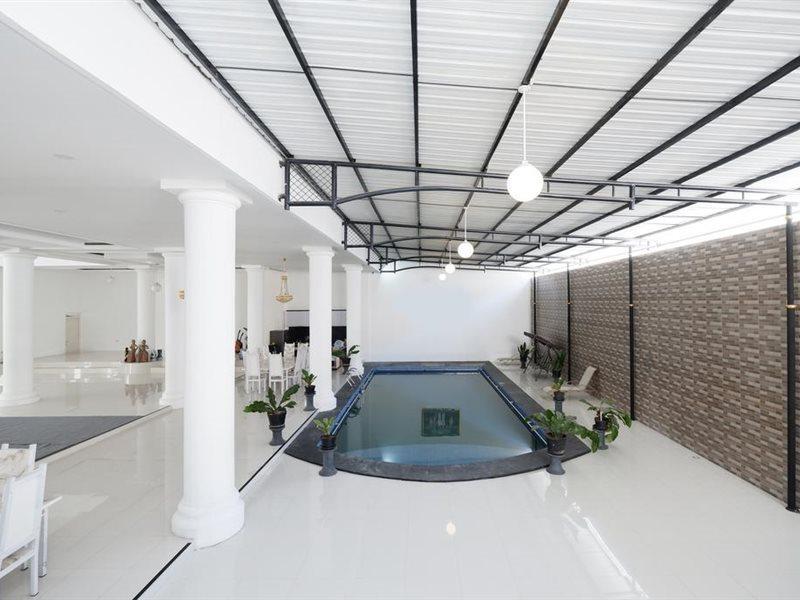 Griya Rw Family Guest House Redpartner Surakarta  Ngoại thất bức ảnh