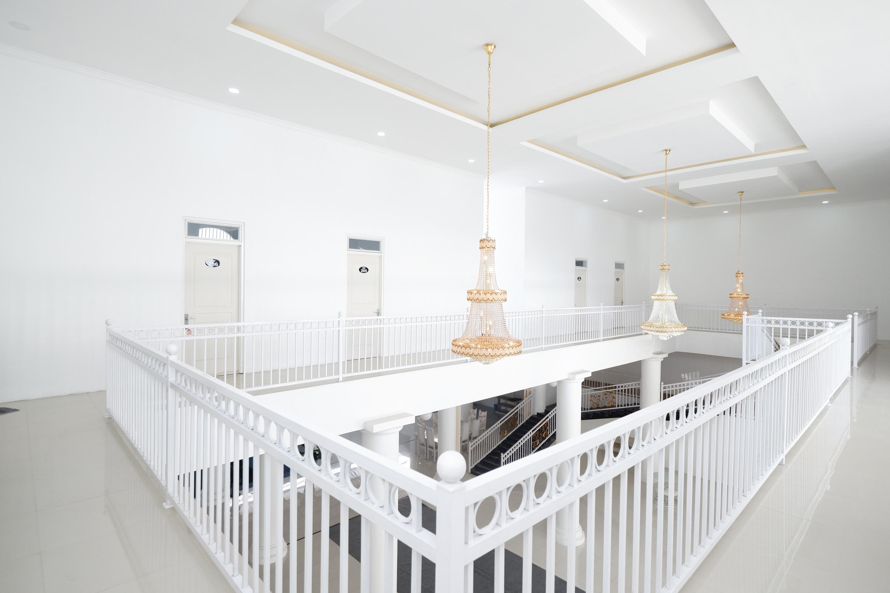 Griya Rw Family Guest House Redpartner Surakarta  Ngoại thất bức ảnh