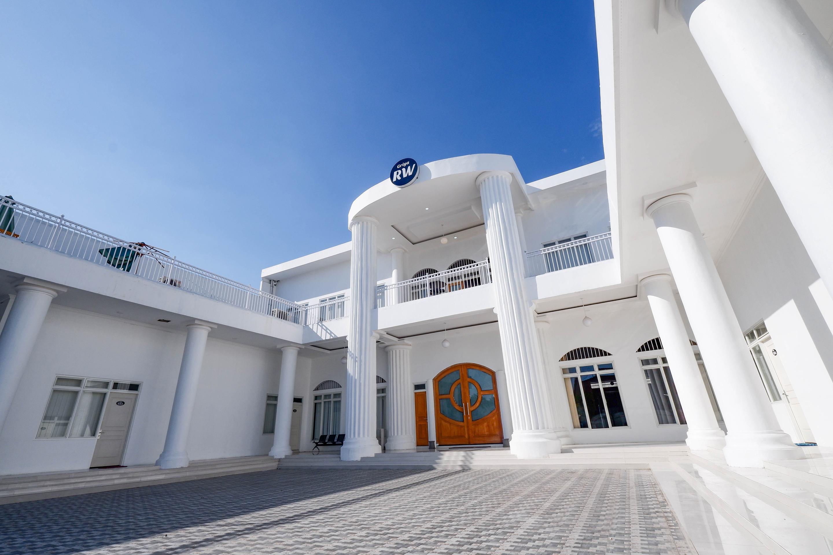 Griya Rw Family Guest House Redpartner Surakarta  Ngoại thất bức ảnh