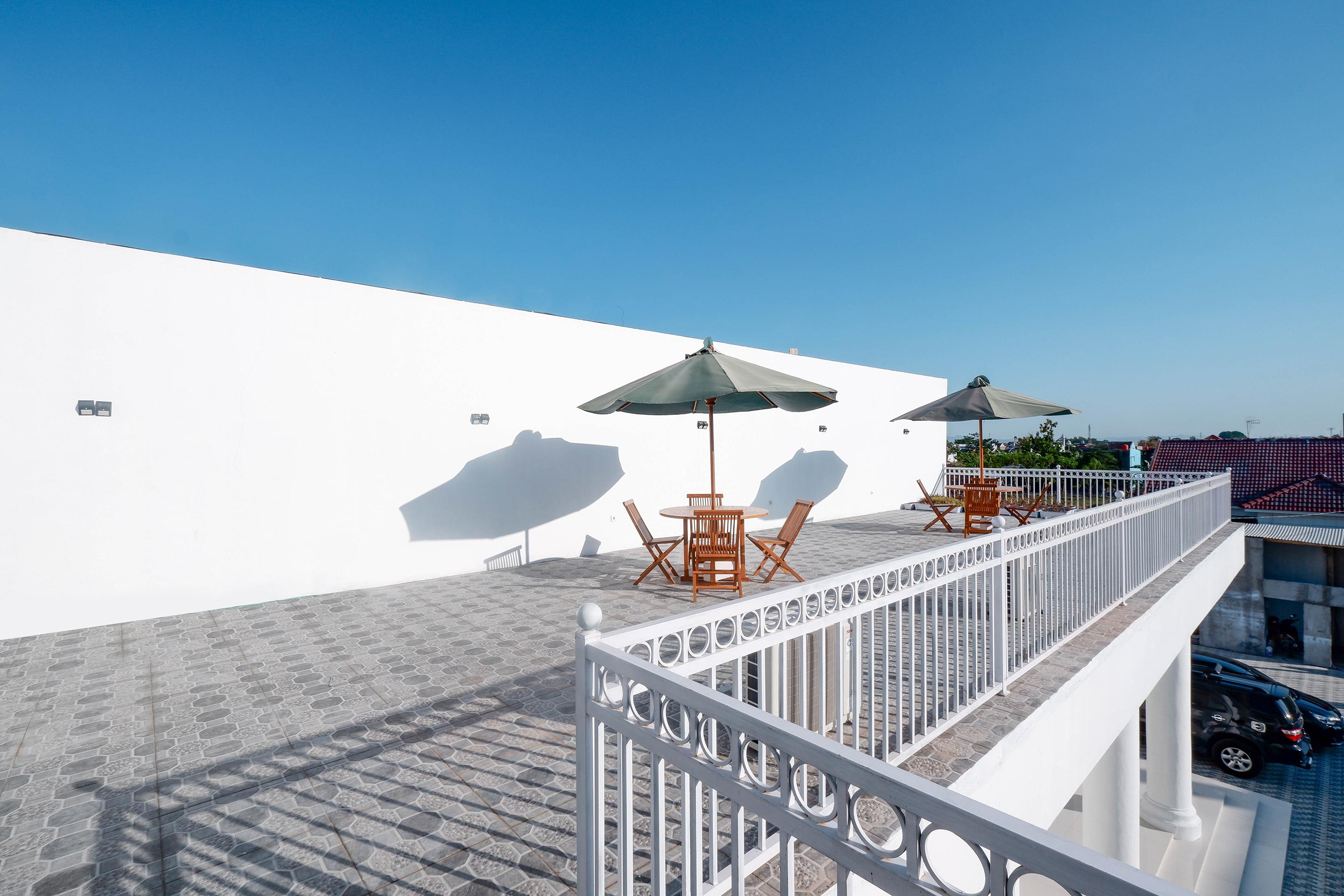 Griya Rw Family Guest House Redpartner Surakarta  Ngoại thất bức ảnh