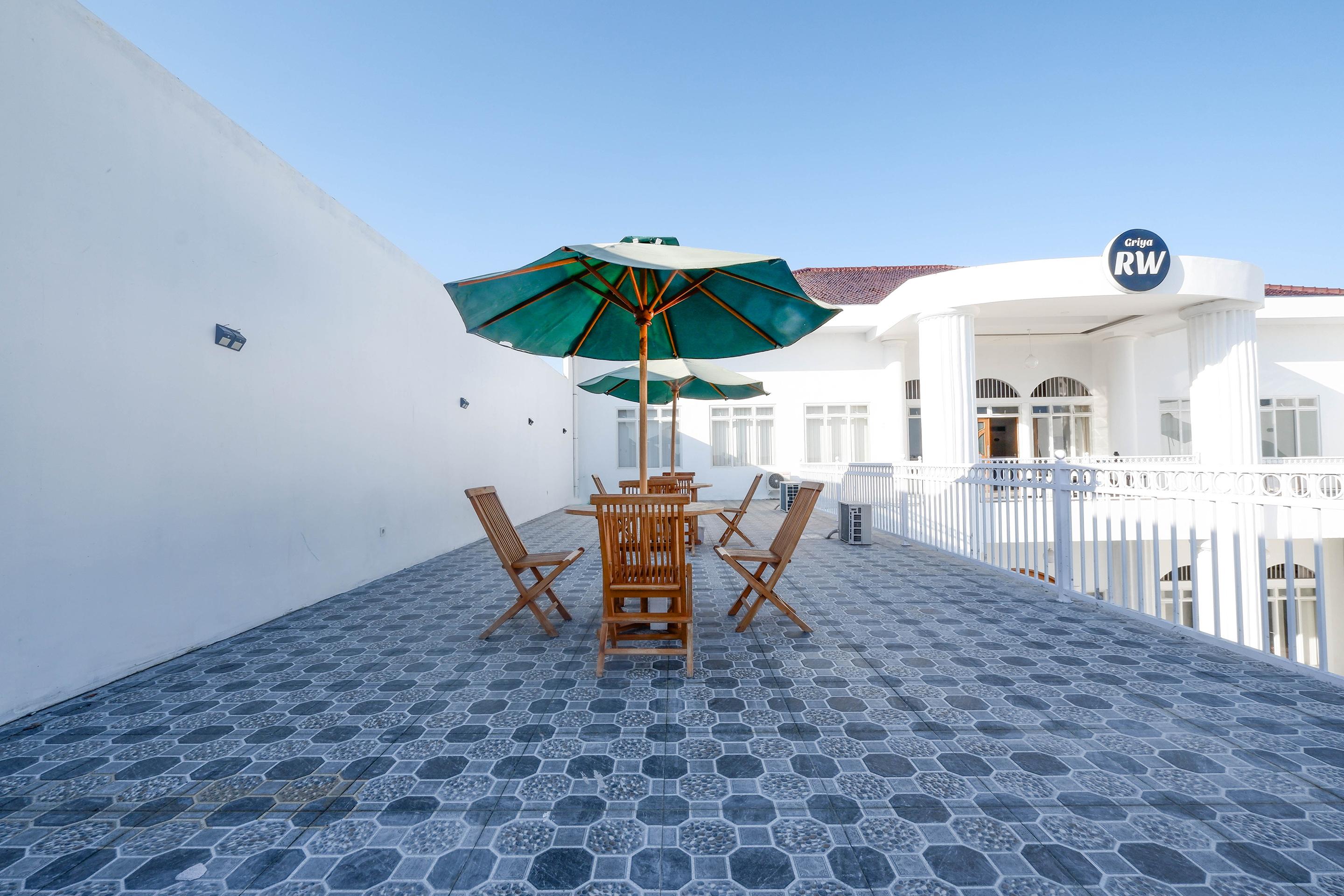 Griya Rw Family Guest House Redpartner Surakarta  Ngoại thất bức ảnh