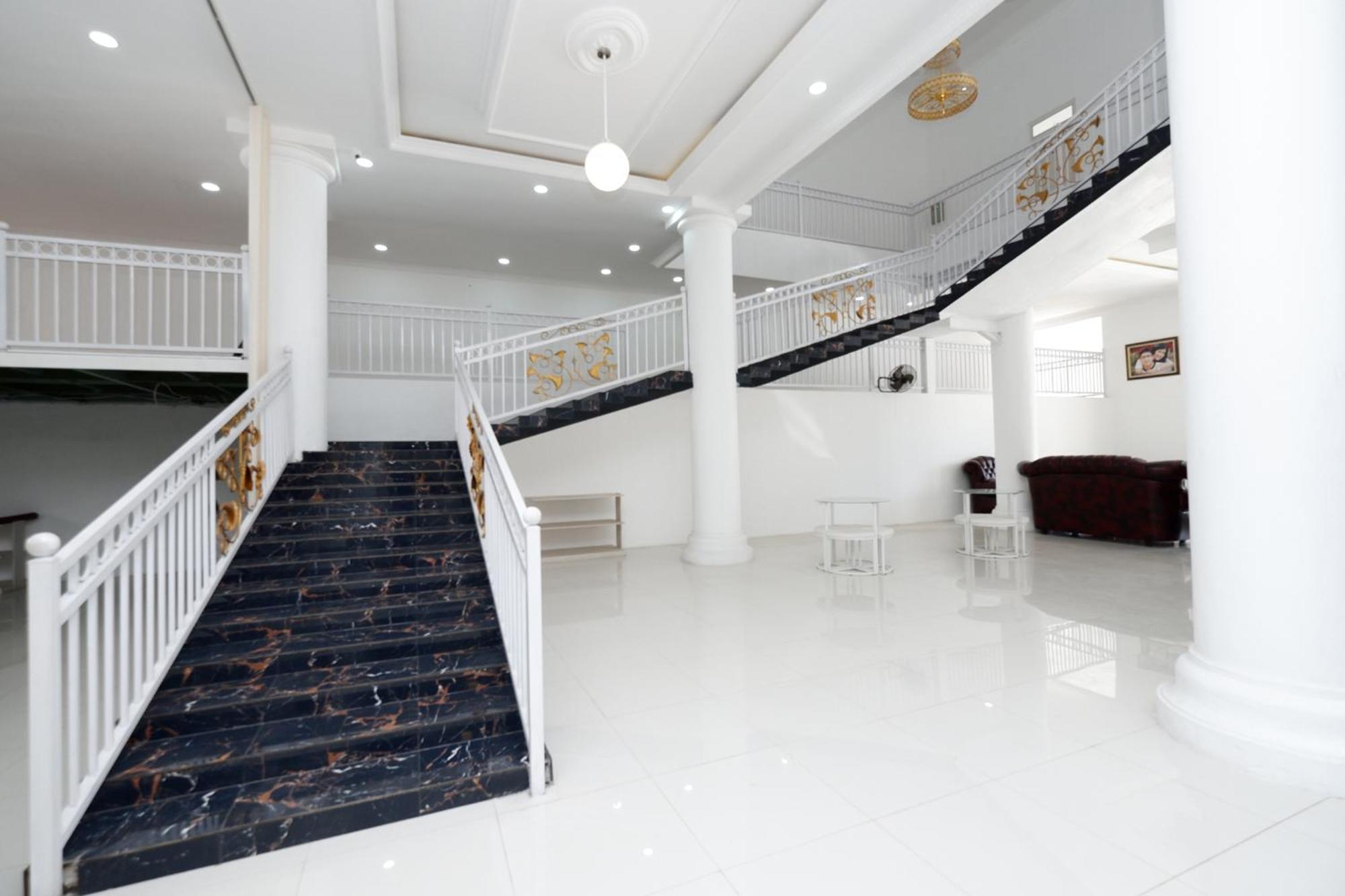 Griya Rw Family Guest House Redpartner Surakarta  Ngoại thất bức ảnh