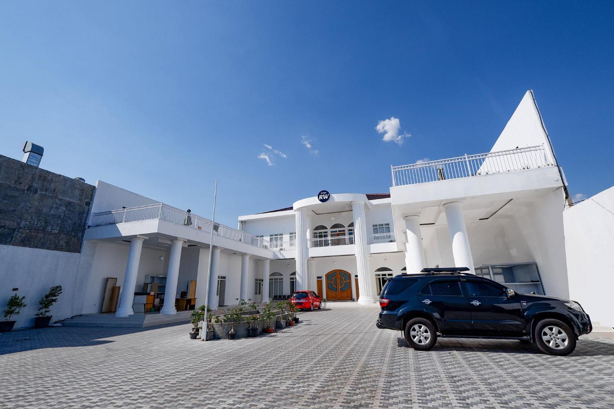 Griya Rw Family Guest House Redpartner Surakarta  Ngoại thất bức ảnh