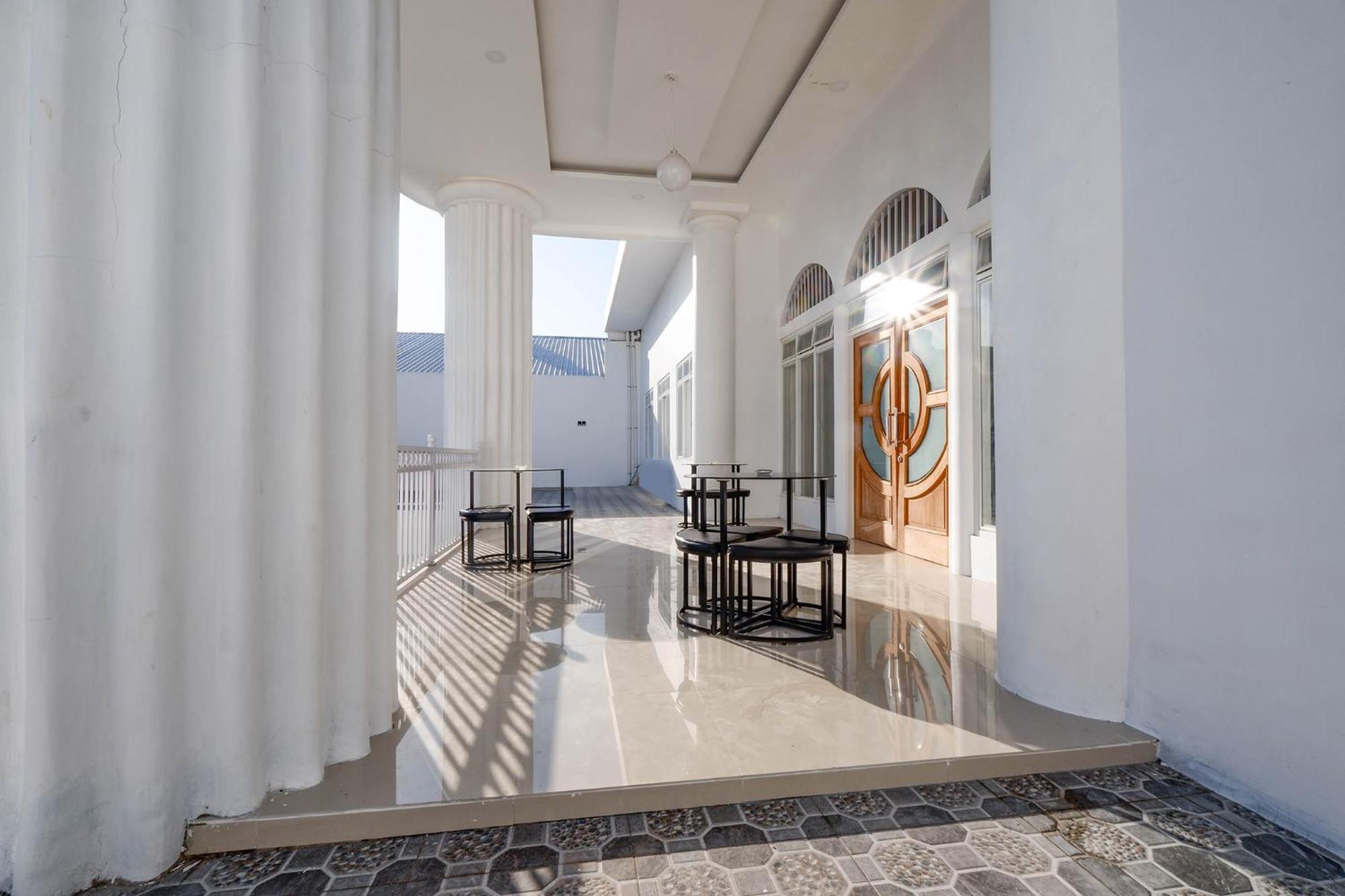 Griya Rw Family Guest House Redpartner Surakarta  Ngoại thất bức ảnh