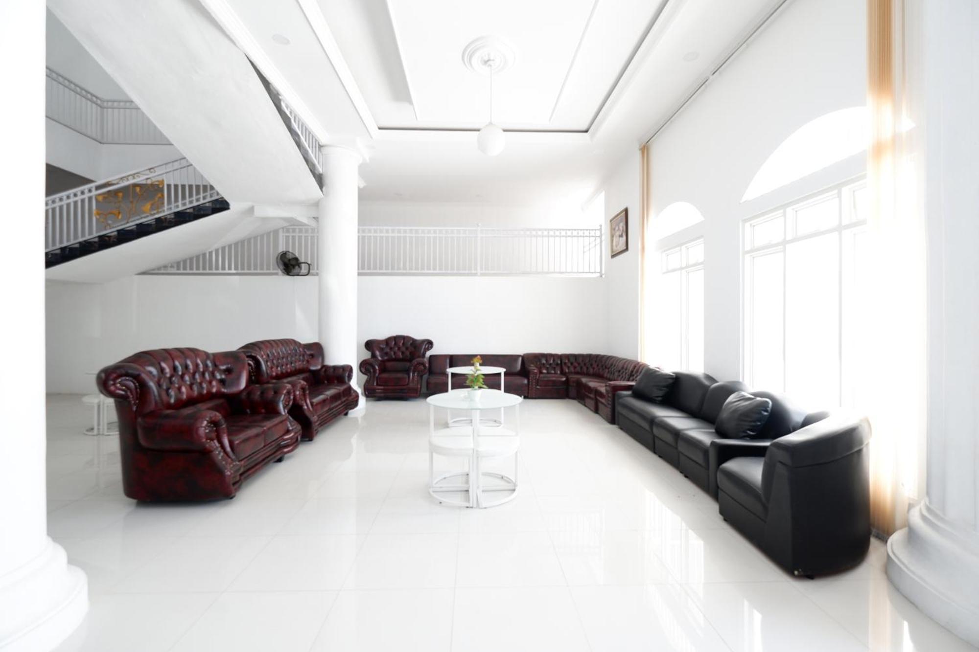 Griya Rw Family Guest House Redpartner Surakarta  Ngoại thất bức ảnh