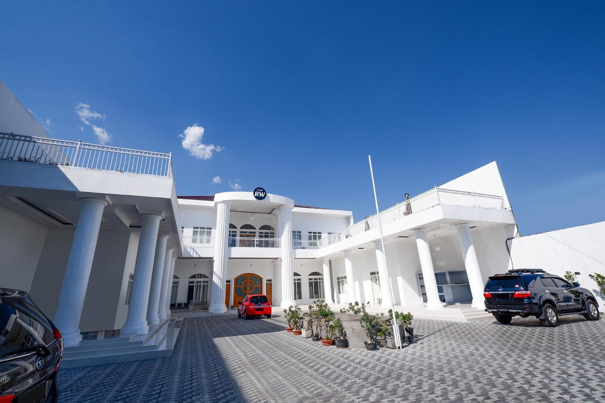 Griya Rw Family Guest House Redpartner Surakarta  Ngoại thất bức ảnh