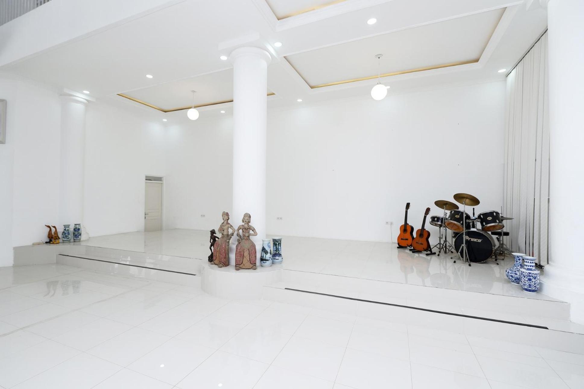 Griya Rw Family Guest House Redpartner Surakarta  Ngoại thất bức ảnh