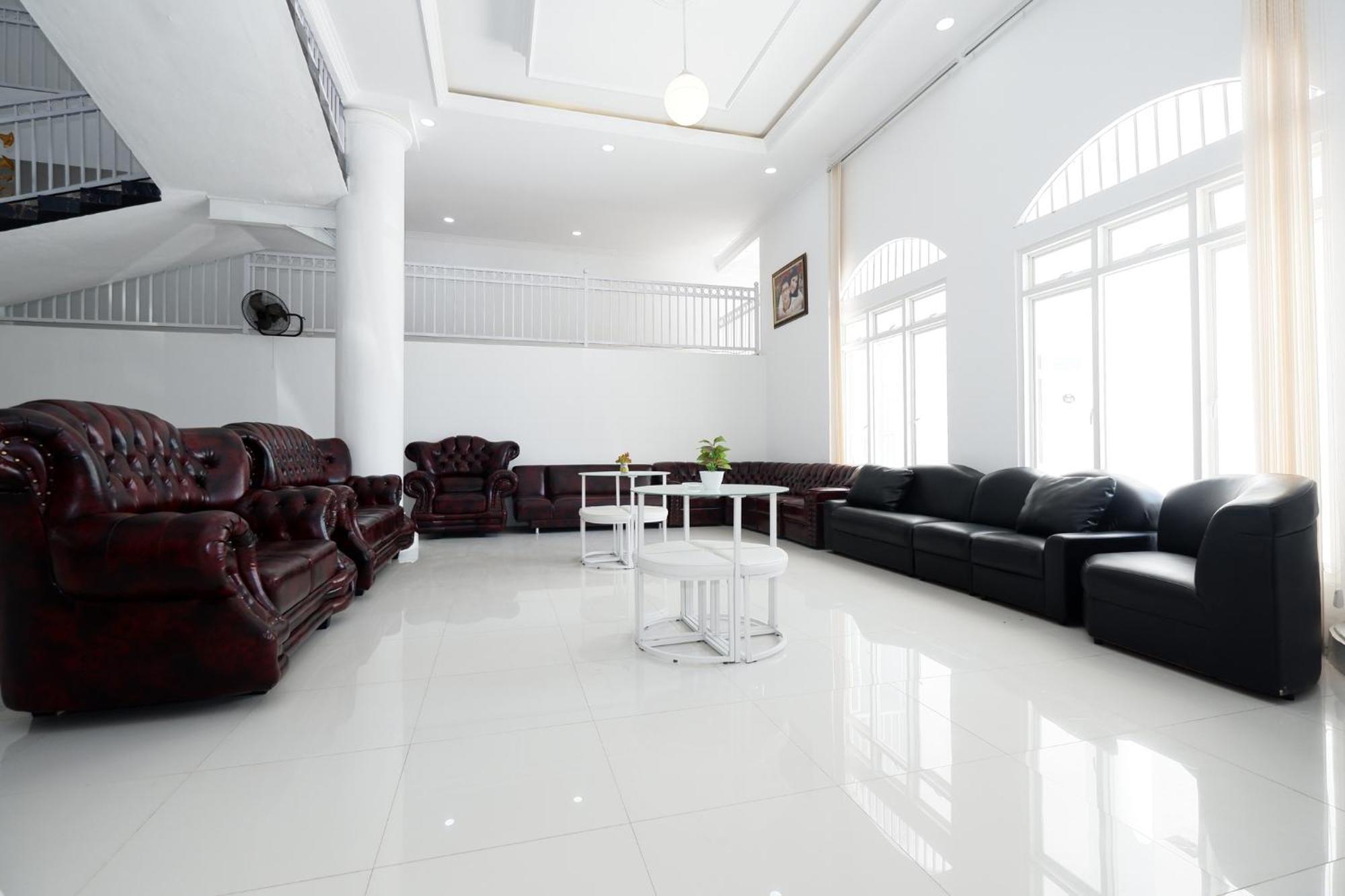 Griya Rw Family Guest House Redpartner Surakarta  Ngoại thất bức ảnh