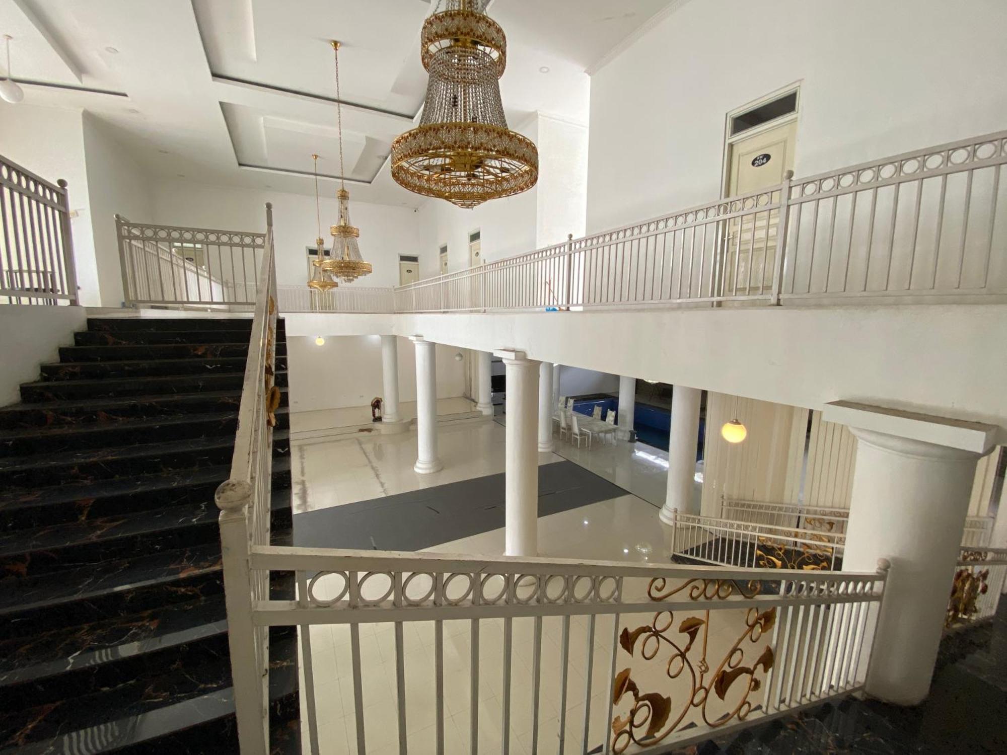 Griya Rw Family Guest House Redpartner Surakarta  Ngoại thất bức ảnh