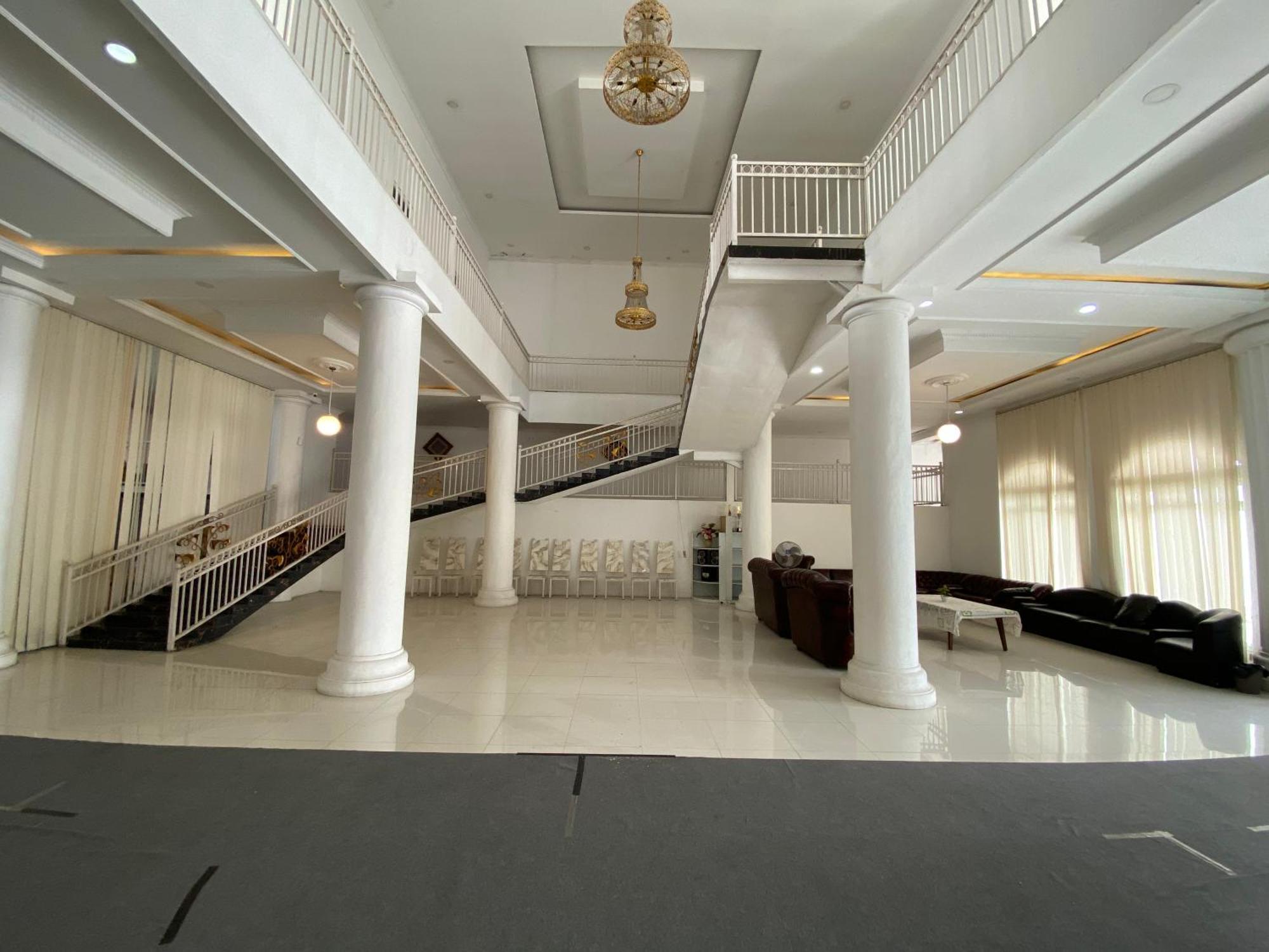 Griya Rw Family Guest House Redpartner Surakarta  Ngoại thất bức ảnh