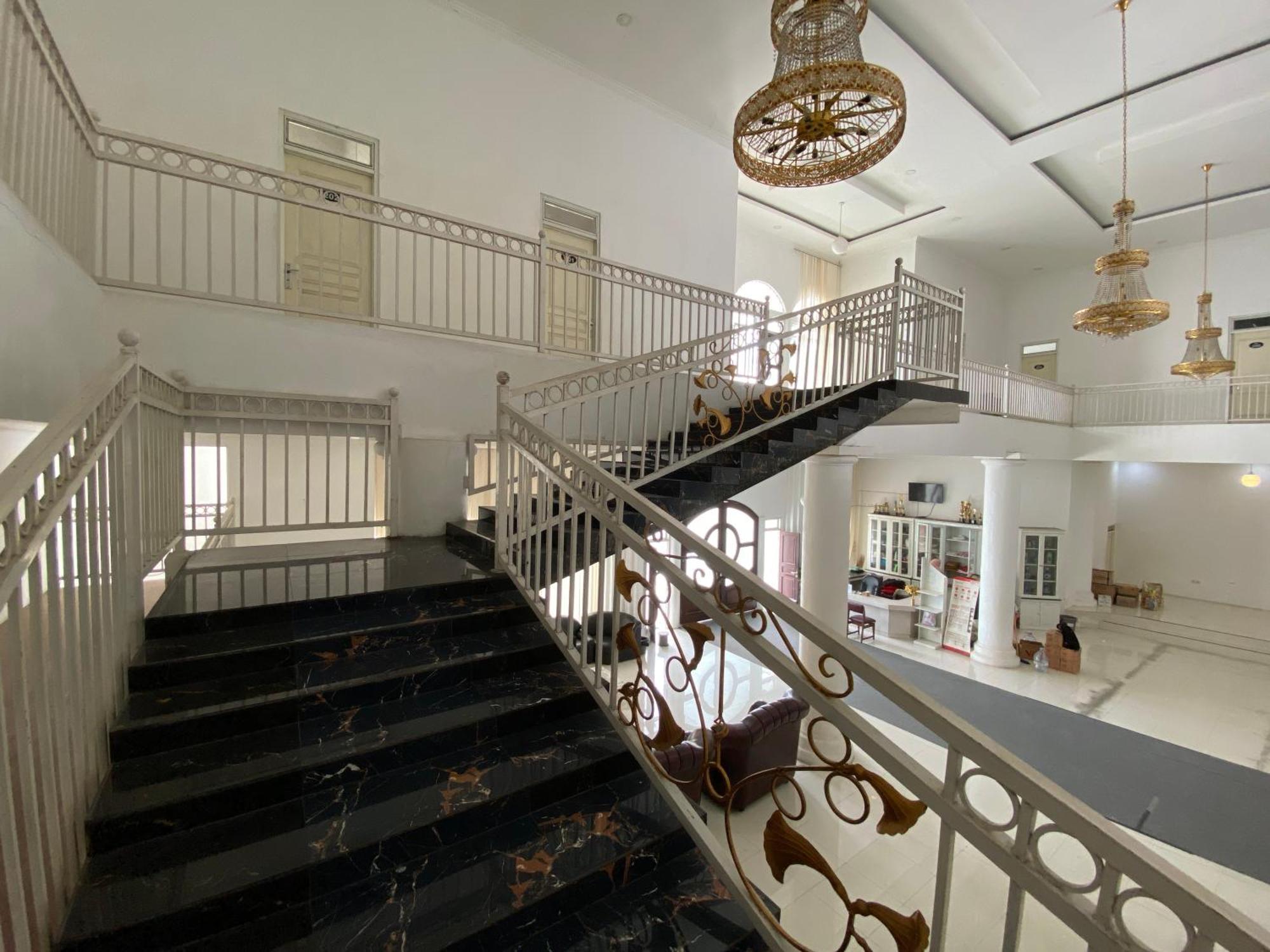Griya Rw Family Guest House Redpartner Surakarta  Ngoại thất bức ảnh