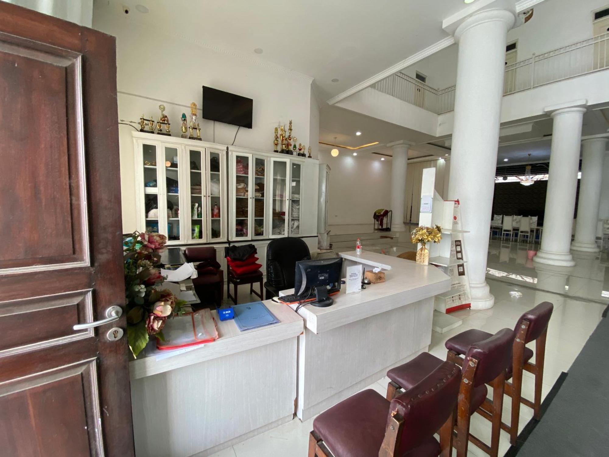 Griya Rw Family Guest House Redpartner Surakarta  Ngoại thất bức ảnh