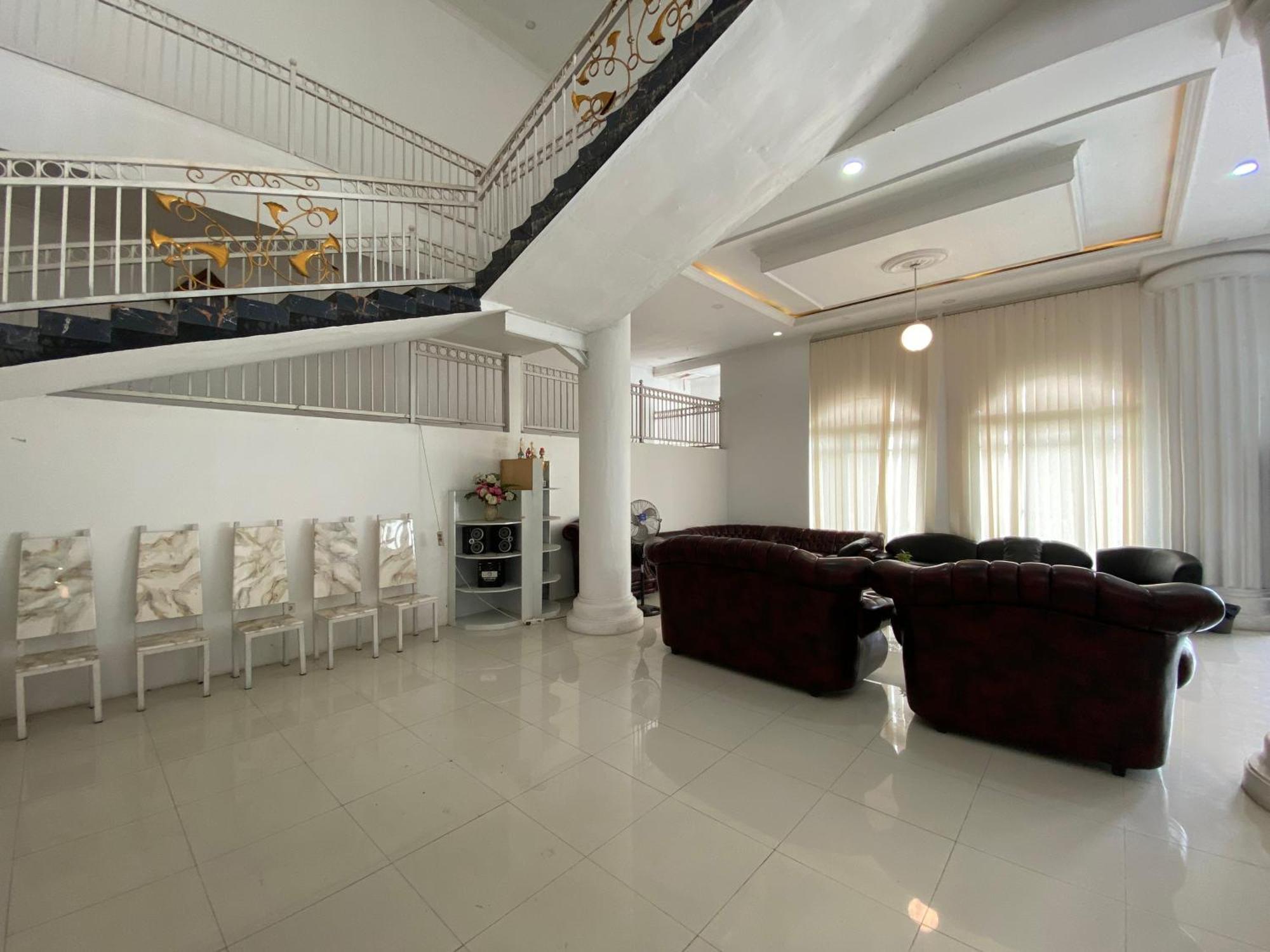 Griya Rw Family Guest House Redpartner Surakarta  Ngoại thất bức ảnh