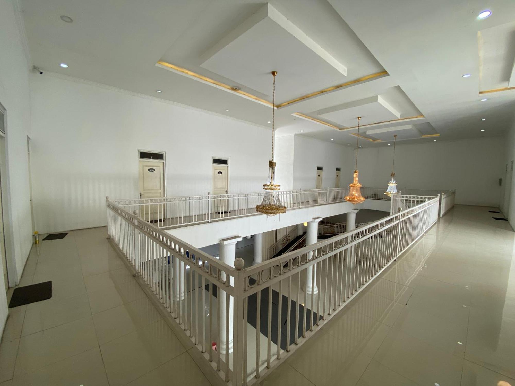 Griya Rw Family Guest House Redpartner Surakarta  Ngoại thất bức ảnh