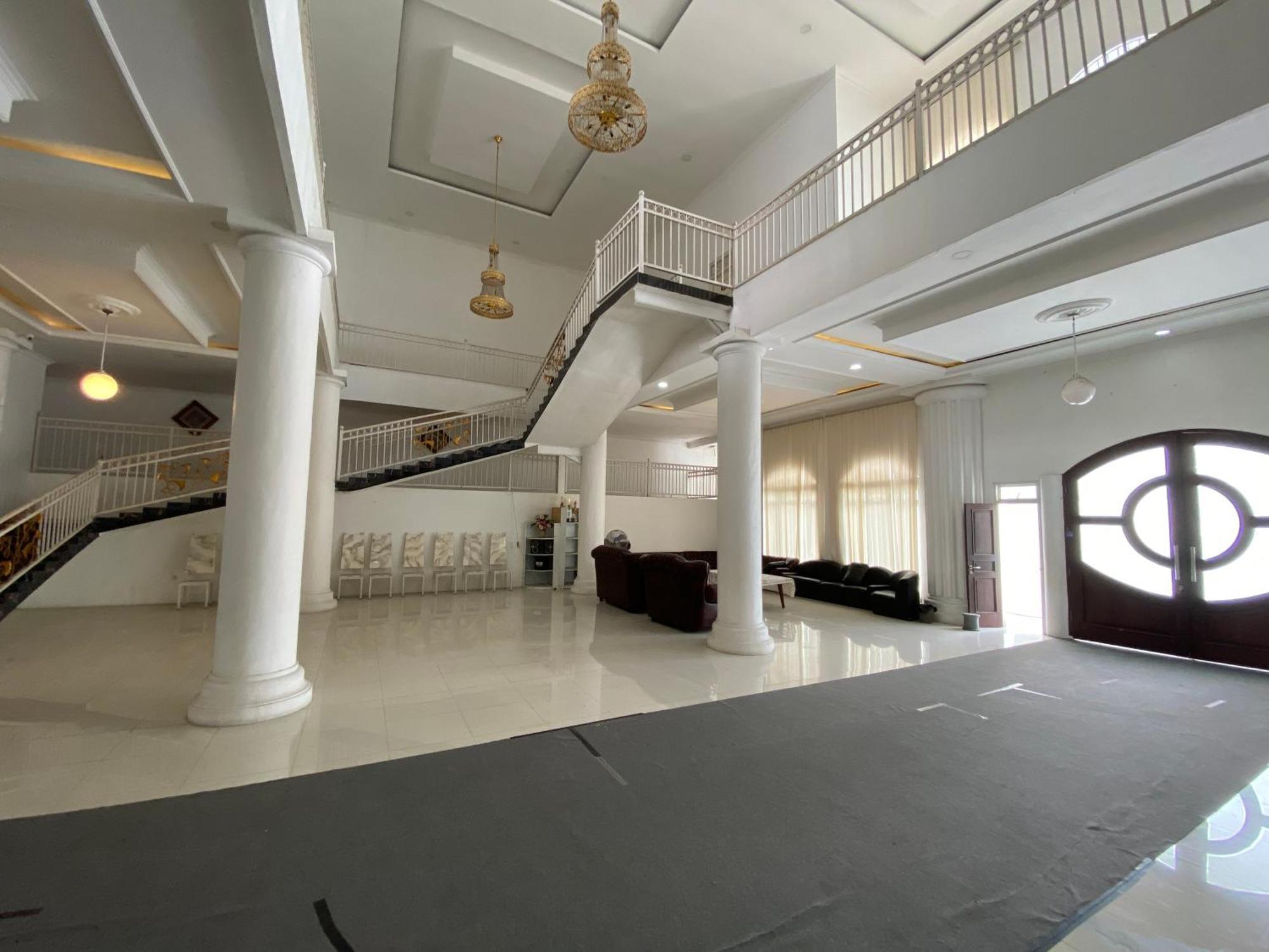 Griya Rw Family Guest House Redpartner Surakarta  Ngoại thất bức ảnh