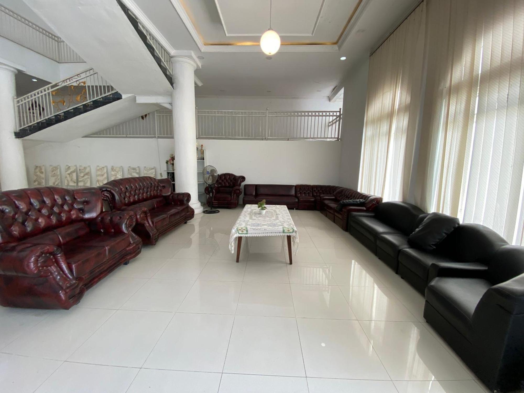 Griya Rw Family Guest House Redpartner Surakarta  Ngoại thất bức ảnh