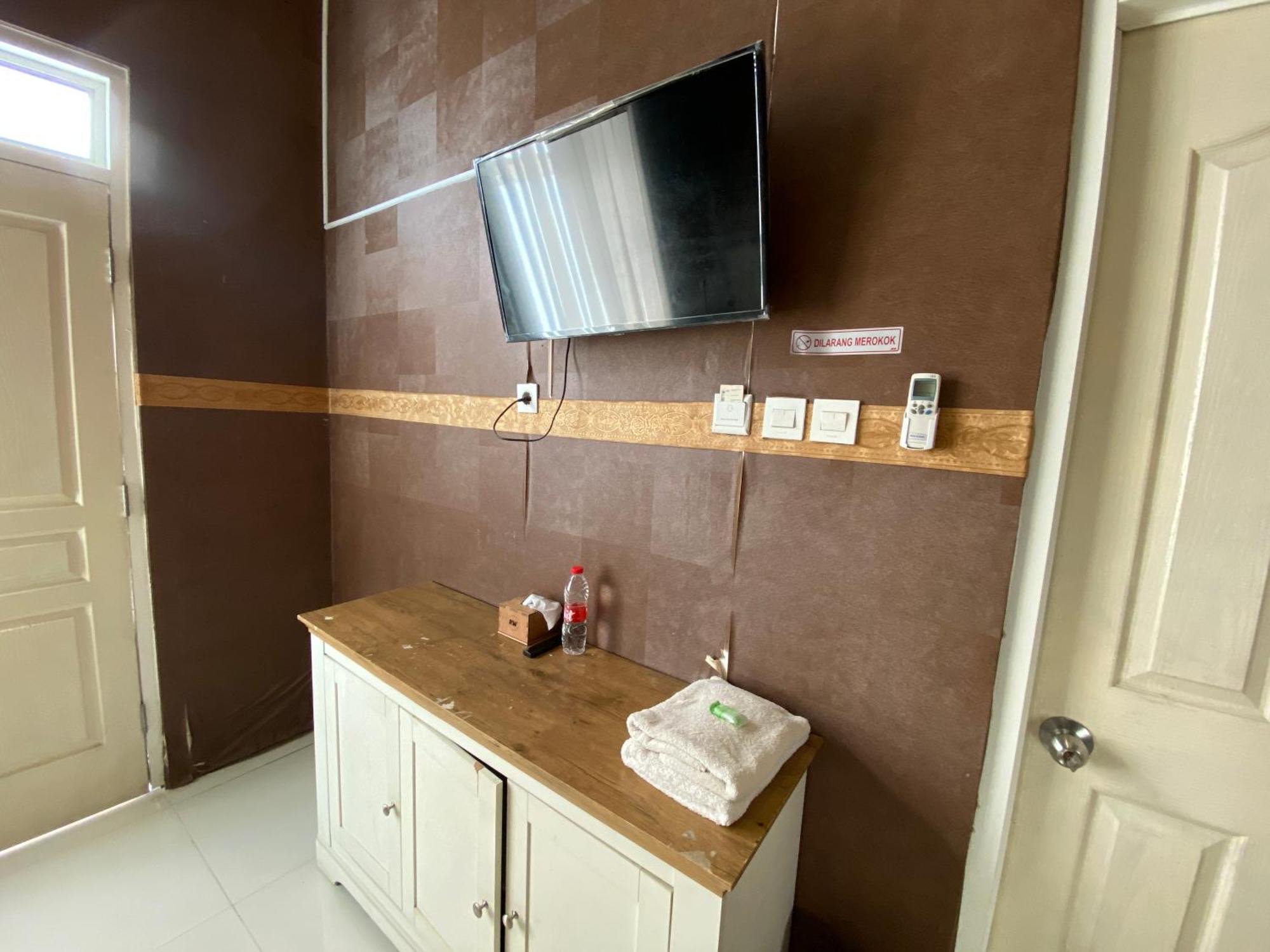 Griya Rw Family Guest House Redpartner Surakarta  Ngoại thất bức ảnh