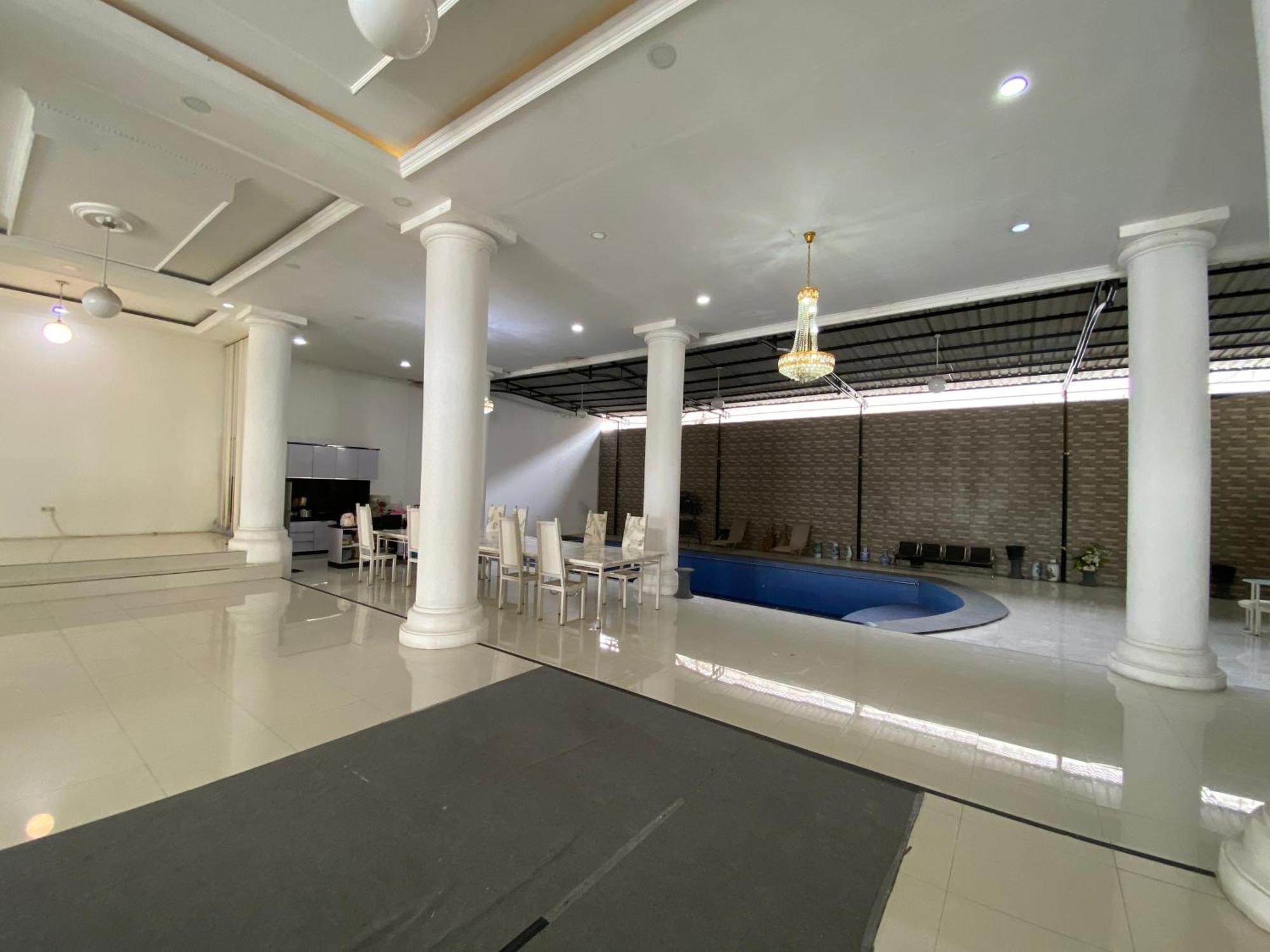 Griya Rw Family Guest House Redpartner Surakarta  Ngoại thất bức ảnh