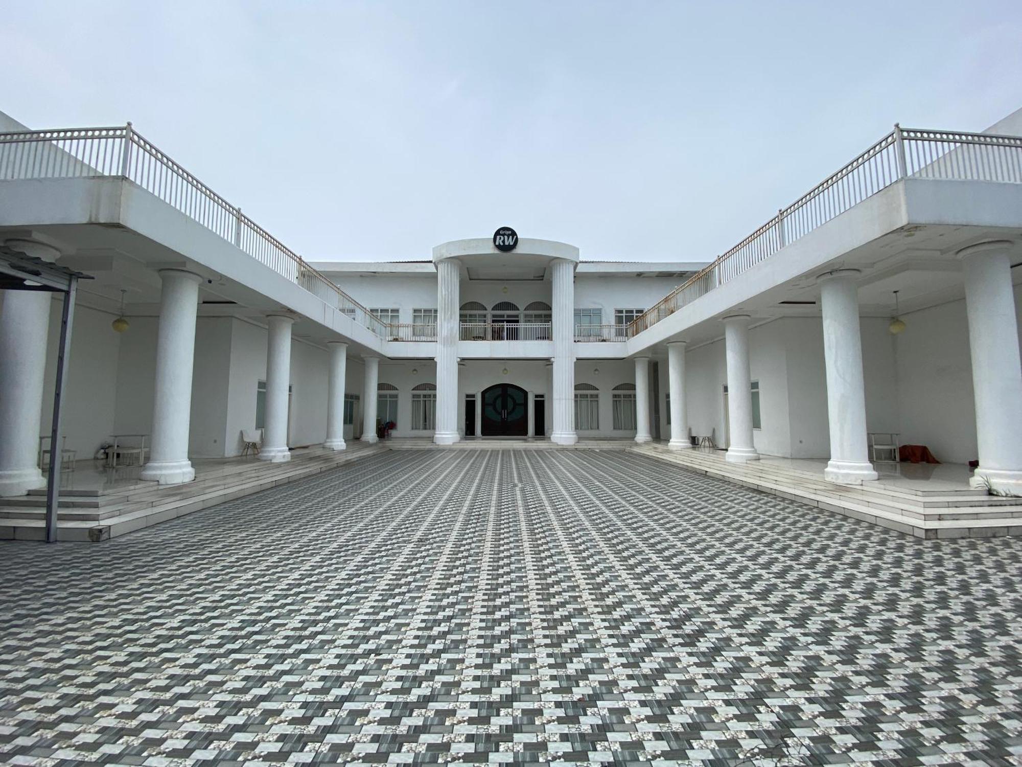 Griya Rw Family Guest House Redpartner Surakarta  Ngoại thất bức ảnh
