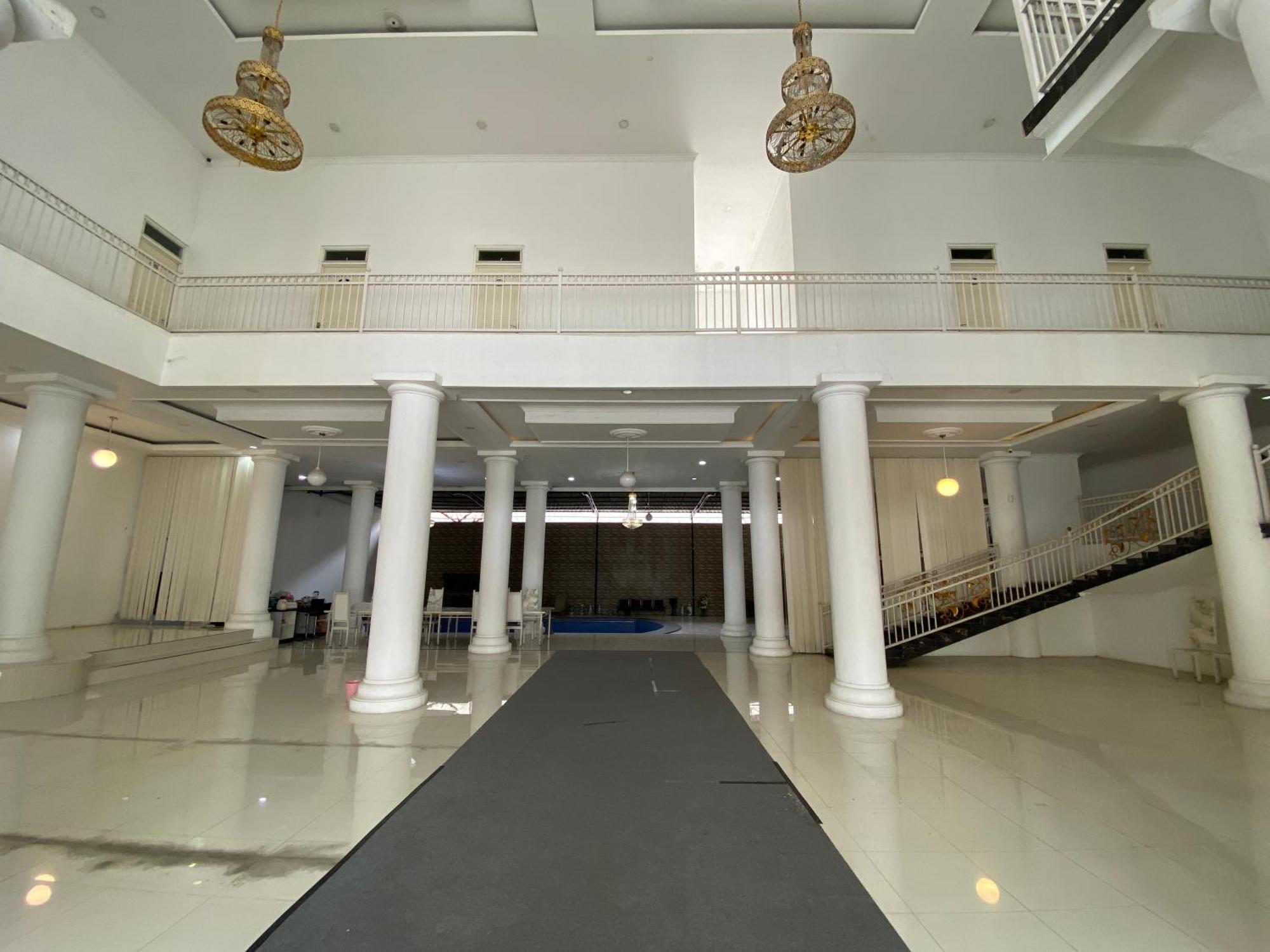 Griya Rw Family Guest House Redpartner Surakarta  Ngoại thất bức ảnh