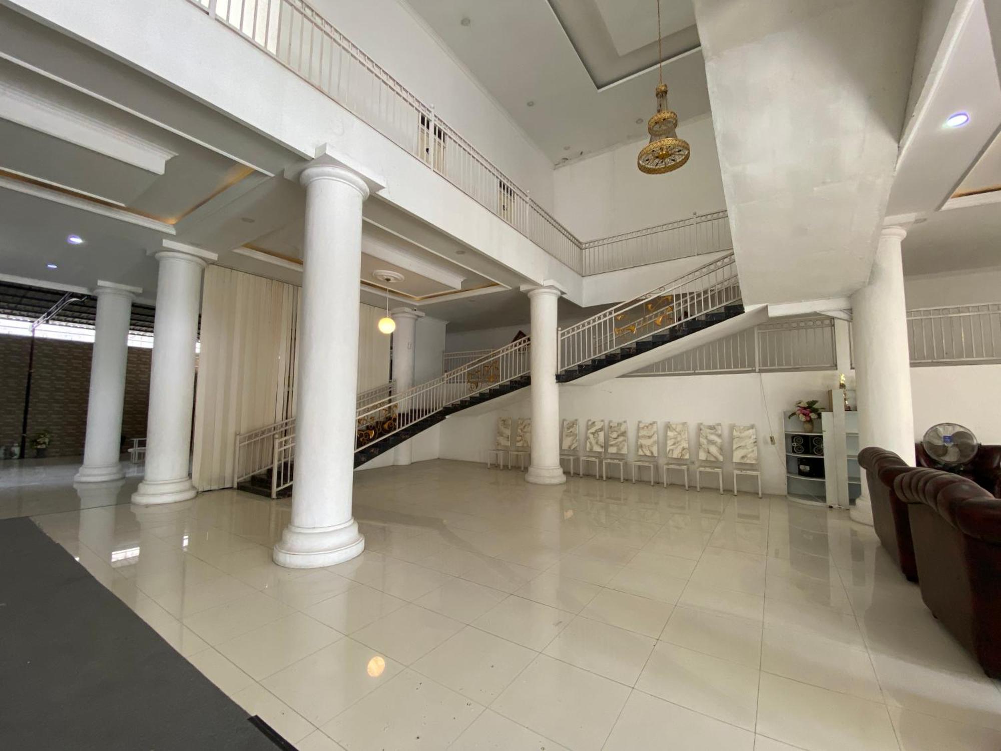 Griya Rw Family Guest House Redpartner Surakarta  Ngoại thất bức ảnh