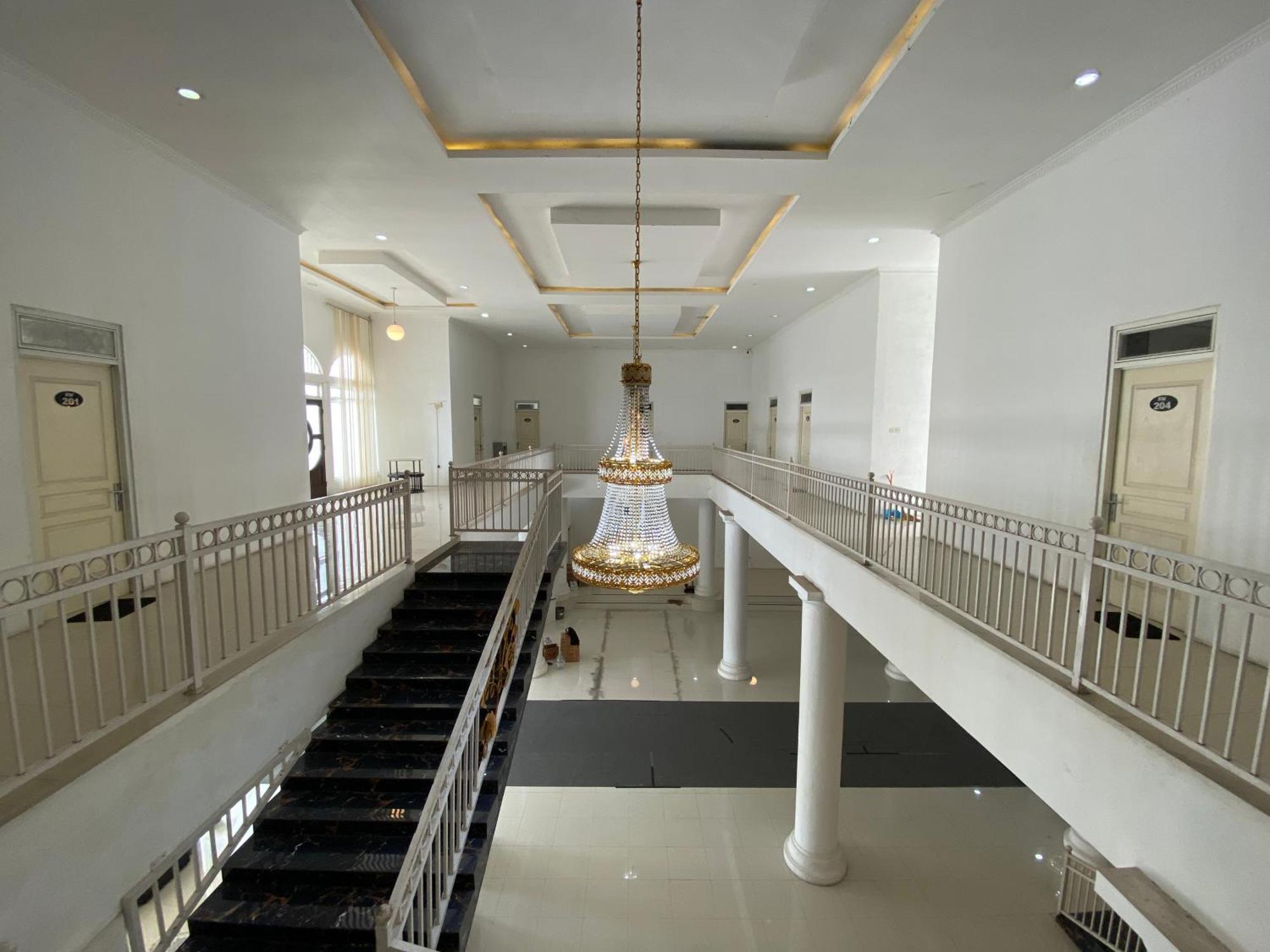 Griya Rw Family Guest House Redpartner Surakarta  Ngoại thất bức ảnh