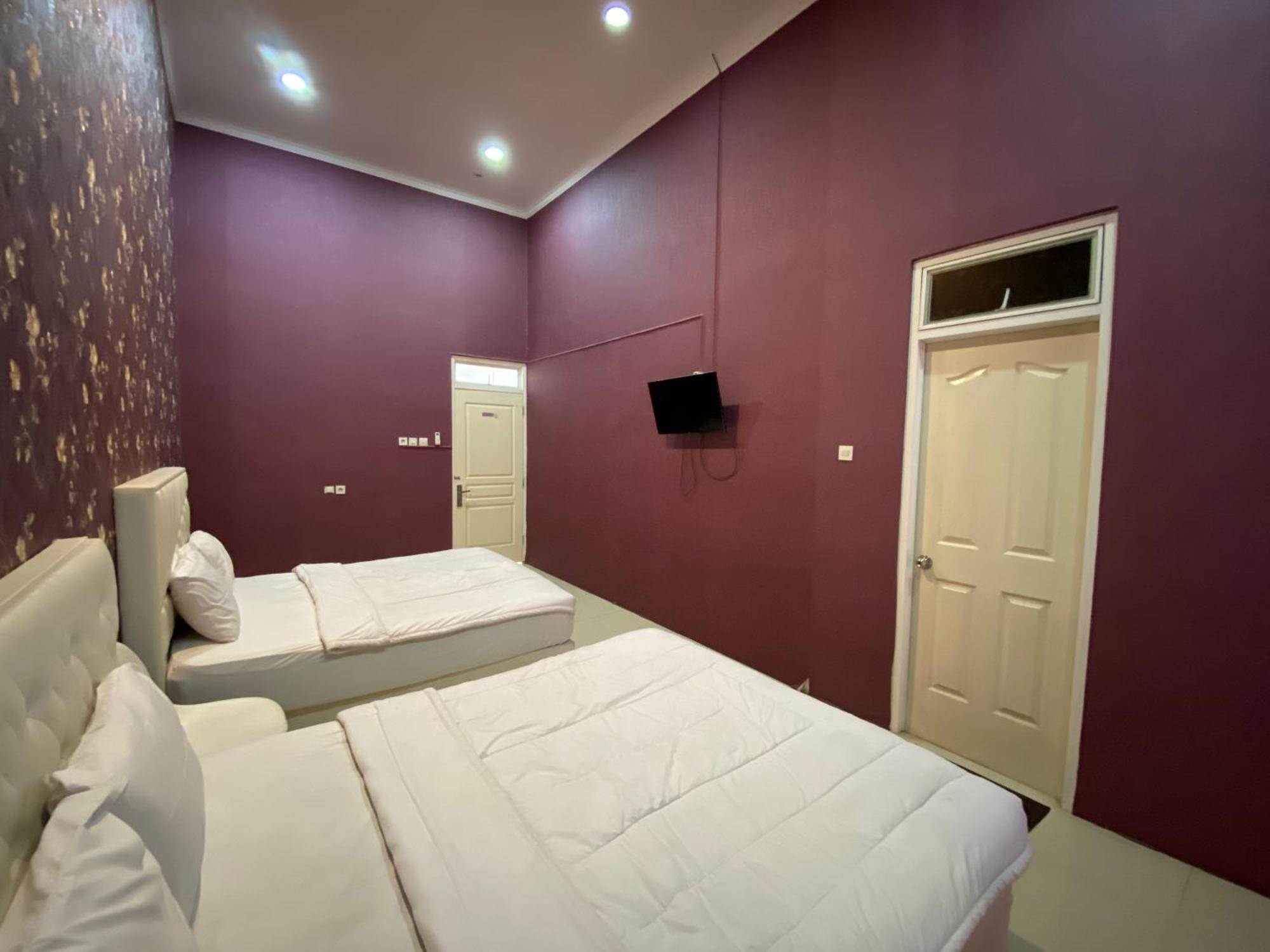 Griya Rw Family Guest House Redpartner Surakarta  Ngoại thất bức ảnh