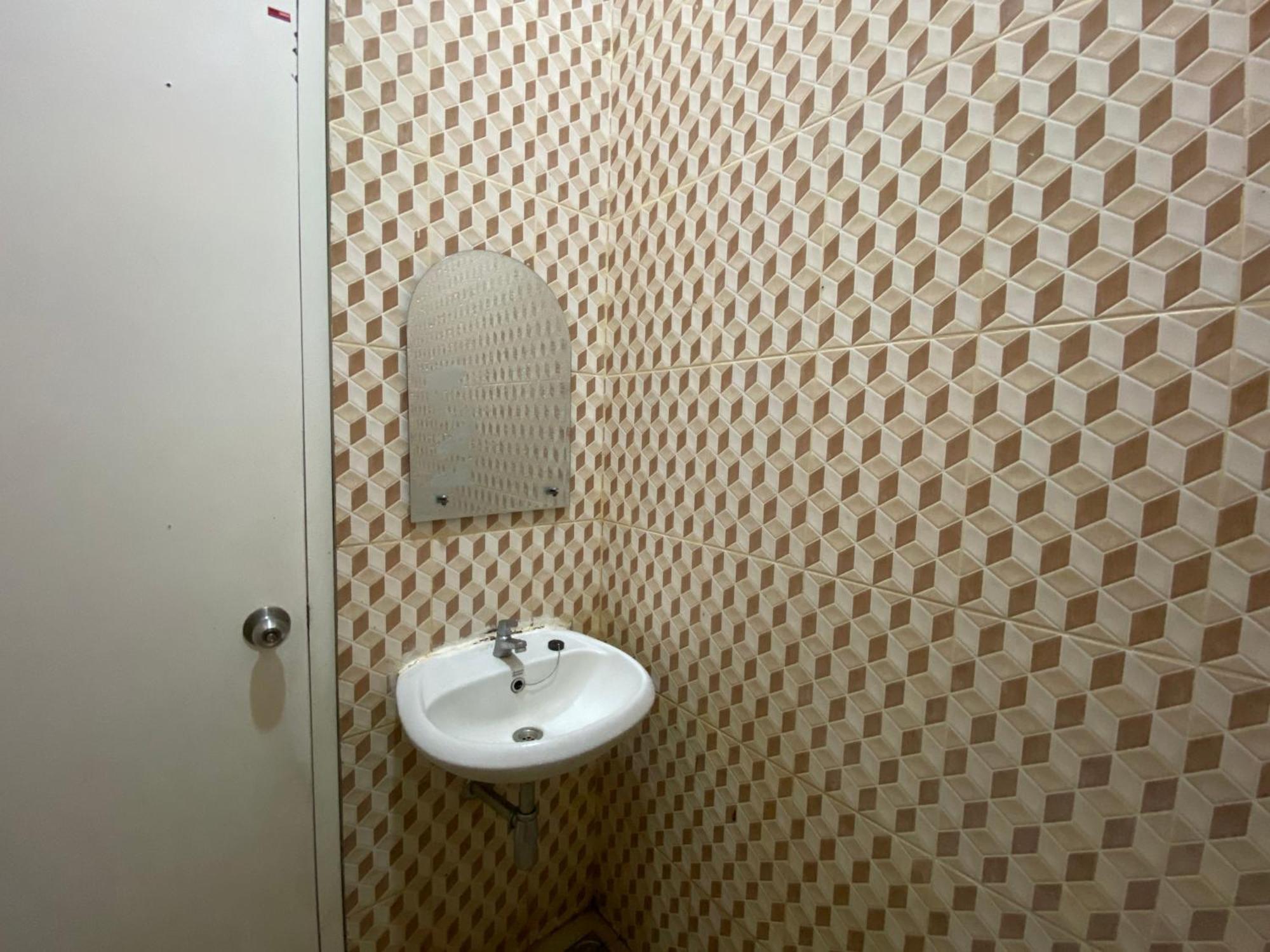 Griya Rw Family Guest House Redpartner Surakarta  Ngoại thất bức ảnh