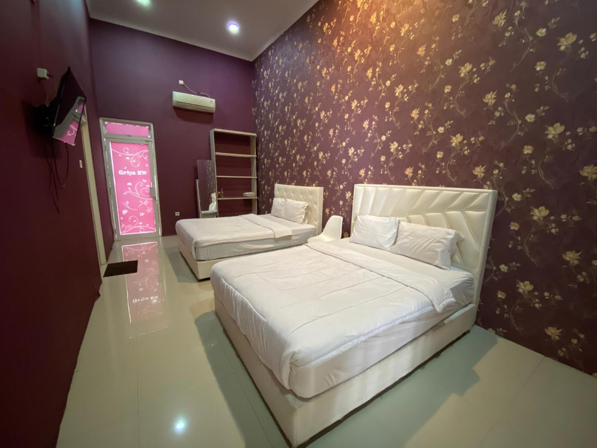 Griya Rw Family Guest House Redpartner Surakarta  Ngoại thất bức ảnh