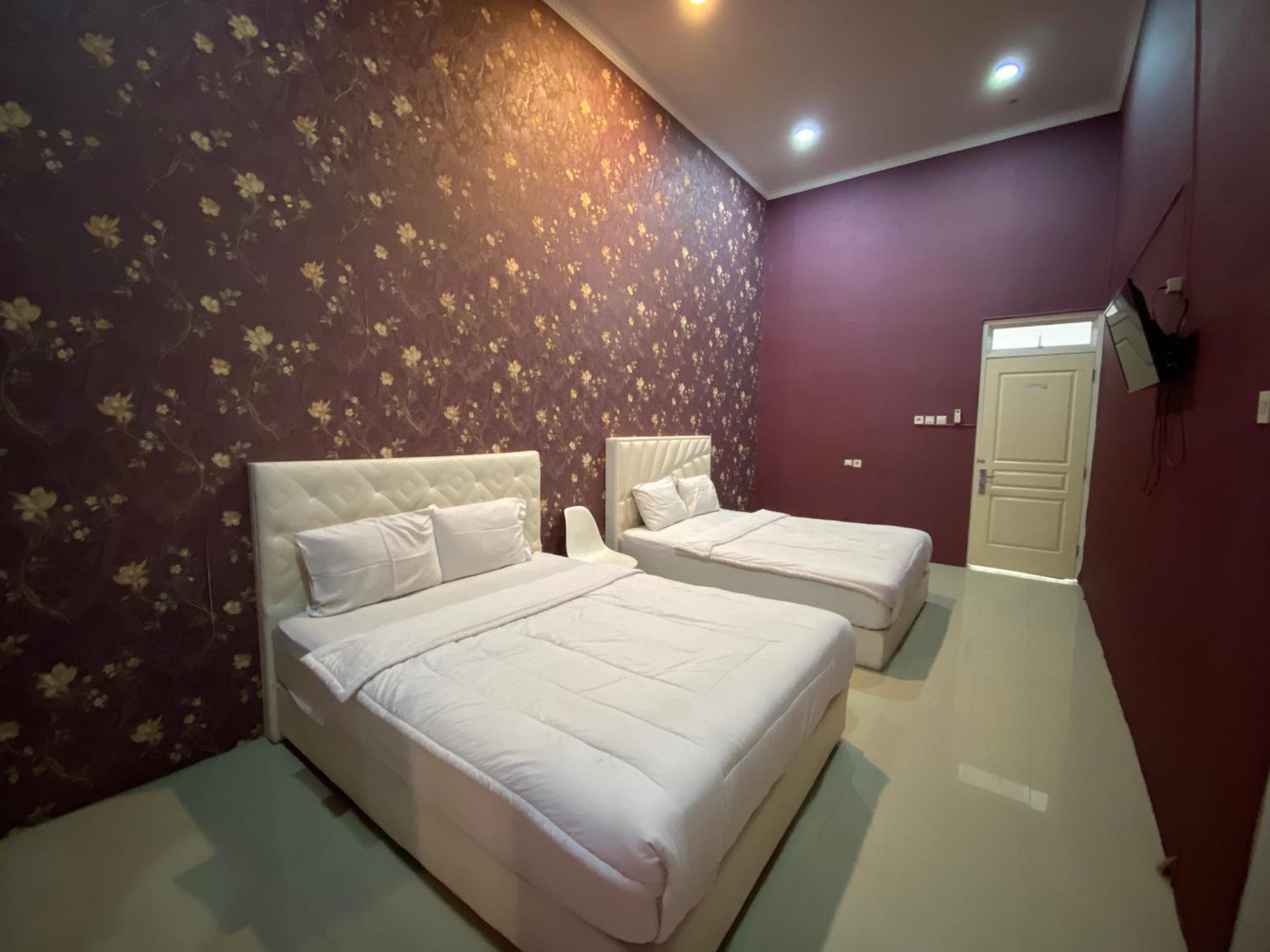 Griya Rw Family Guest House Redpartner Surakarta  Ngoại thất bức ảnh
